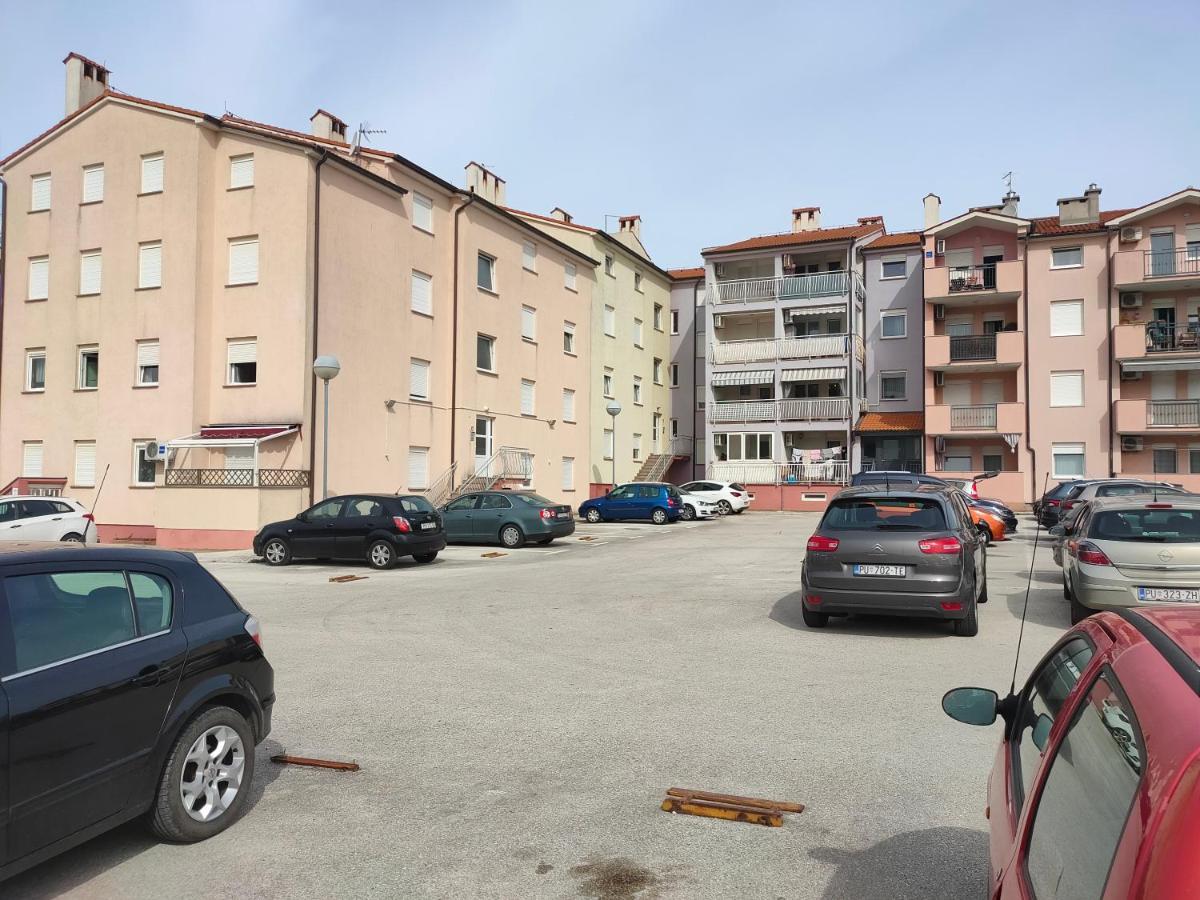 Apartman Bela Apartment Pula Exterior photo