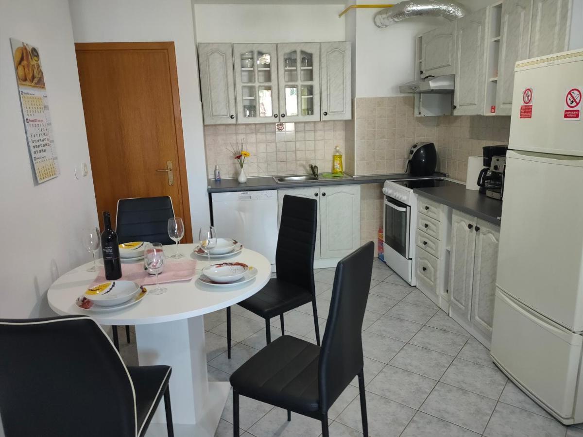 Apartman Bela Apartment Pula Exterior photo